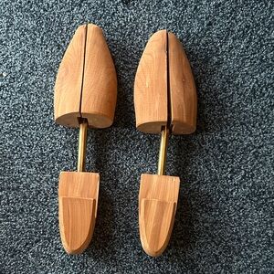 Wood shoe trees 4 inserts/2 pair sold together men’s size xl or 12-13